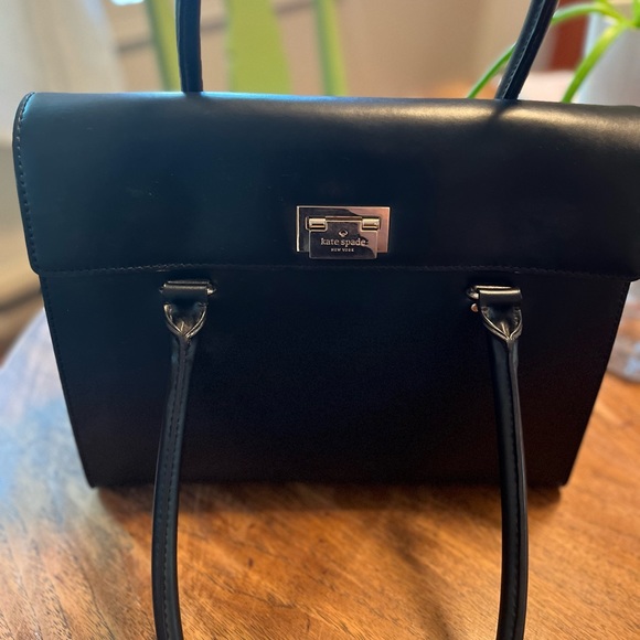 Impeccable Kate Spade satchel $195 - Picture 2 of 12